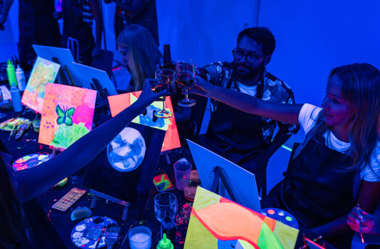 Paint in the Dark, colores brillantes y eléctricos Paint-in-the-Dark-colores-brillantes-y-electricos