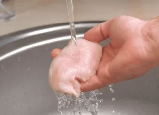 Lavar el pollo, ¿es bueno o malo? Lavar-el-pollo_-es-bueno-o-malo