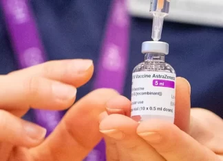 AstraZeneca dejará de vender su vacuna