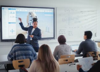 Las 10 carreras con mayor empleo en CDMX Las 10 carreras mejor pagadas en CDMX