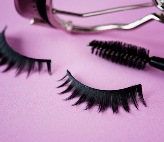 Cómo aplicar tu rimel para tener pestañas de impacto Cómo aplicar tu rimel para tener pestañas de impacto