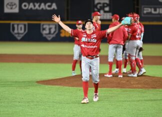 Trevor Bauer rompe récord en la Liga de Beisbol Trevor Bauer rompe récord en la Liga de Beisbol
