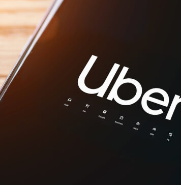 Uber activa opción para que menores viajen solos