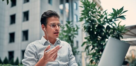 Crecimiento de influencers financieros en redes sociales finfluencers