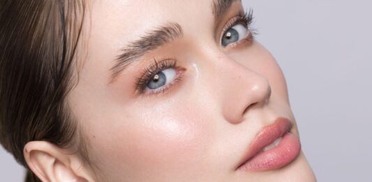 Cómo mantener tu maquillaje glowy maquillaje glowy