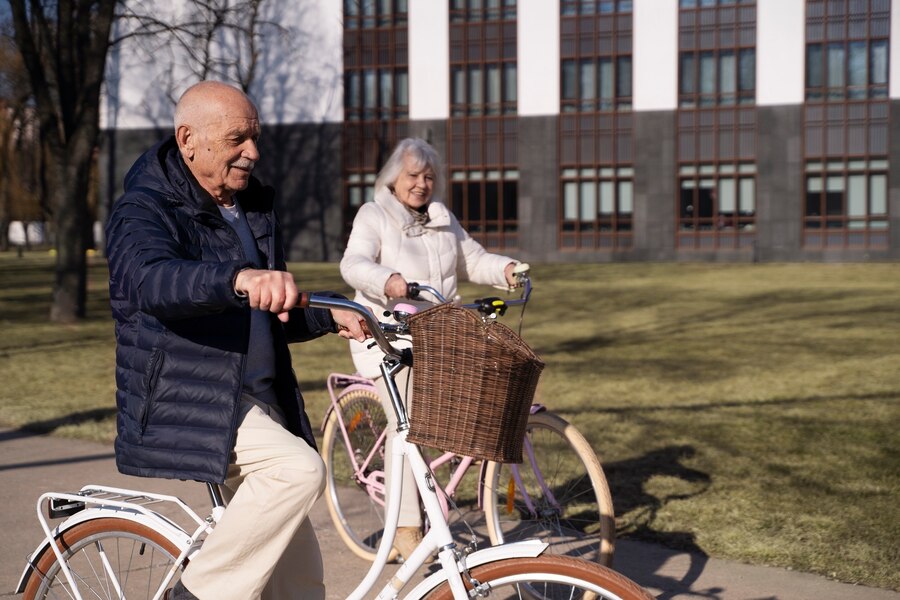 personas-mayores-en-bicicleta