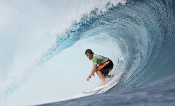 Alan Cleland surfista mexicano avanzó a los Octavos de Final