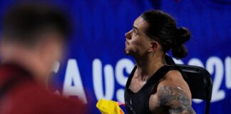 Darwin Núñez se agarra a golpes con aficionados Darwin Núñez se agarra a golpes con aficionados