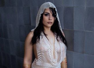 Girl Ultra: la belleza en blush en la música Girl Ultra blush