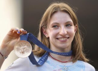 Ana Barbosu, gimnasta rumana recibe medalla de bronce