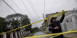 ‘Ernesto’ pasa a huracán categoría 1 tras paso por Puerto Rico Ernesto pasa a huracán categoría 1 tras paso por Puerto Rico