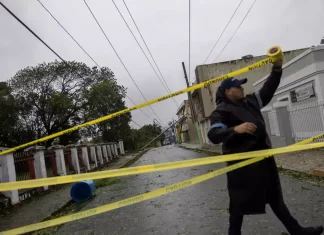 ‘Ernesto’ pasa a huracán categoría 1 tras paso por Puerto Rico Ernesto pasa a huracán categoría 1 tras paso por Puerto Rico