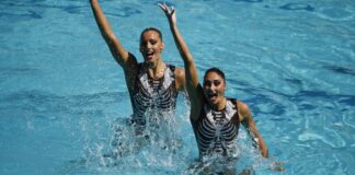 ¿Para qué se ponen grenetina en el cabello las nadadoras olímpicas?