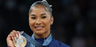 Jordan Chiles devuelve la medalla de bronce