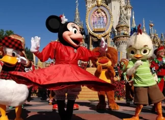 Mujer muere en parque de Disney World Mujer muere en parque de Disney World