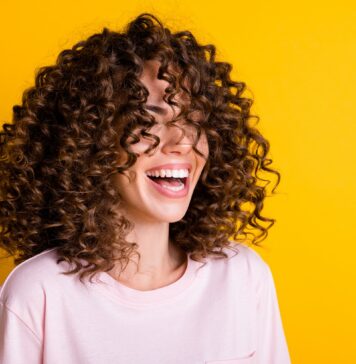 Cabello rizado: ¿qué productos necesitas para tenerlo lindo? cabello rizado