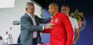 ¿Va el «Chicharito» Hernández al Tri? chicarito hernandez y el vasco aguirre