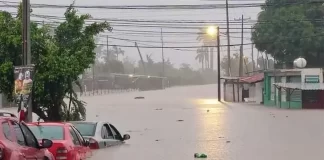Acapulco bajo el agua; tras paso del huracán John Acapulco bajo el agua tras paso del huracán John