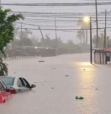 Acapulco bajo el agua; tras paso del huracán John Acapulco bajo el agua tras paso del huracán John