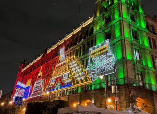 Alumbrado de fiestas patrias en el Zócalo ya está listo Alumbrado de fiestas patrias en el Zócalo ya está listo