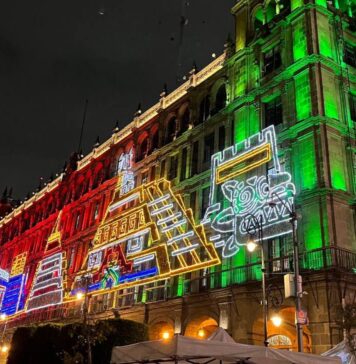 Alumbrado de fiestas patrias en el Zócalo ya está listo Alumbrado de fiestas patrias en el Zócalo ya está listo