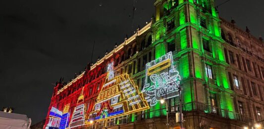 Alumbrado de fiestas patrias en el Zócalo ya está listo Alumbrado de fiestas patrias en el Zócalo ya está listo