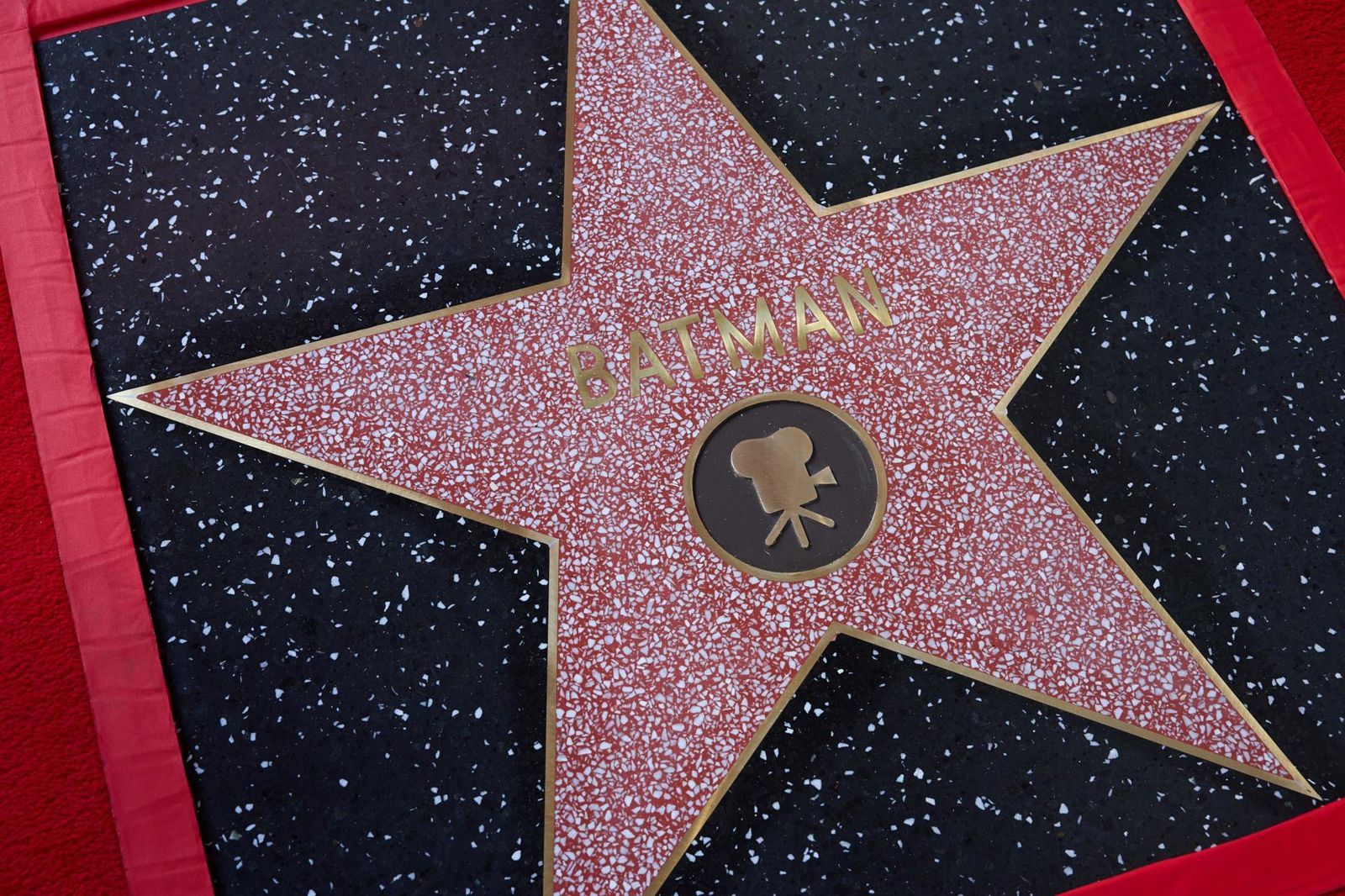 Batman recibe su estrella en el Paseo de la Fama de Hollywood