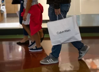 China investiga a Calvin Klein por el algodón de Xinjiang China investiga a Calvin Klein por el algodón de Xinjiang