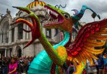 Desfile de alebrijes monumentales Desfile de alebrijes monumentales