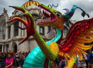 Desfile de alebrijes monumentales Desfile de alebrijes monumentales