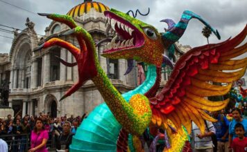 Desfile de alebrijes monumentales Desfile de alebrijes monumentales