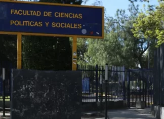 Estudiantes toman Facultad de Ciencias Políticas de la UNAM Estudiantes toman Facultad de Ciencias Políticas de la UNAM