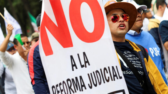 Jueces ordenan suspensiones sobre reforma judicial