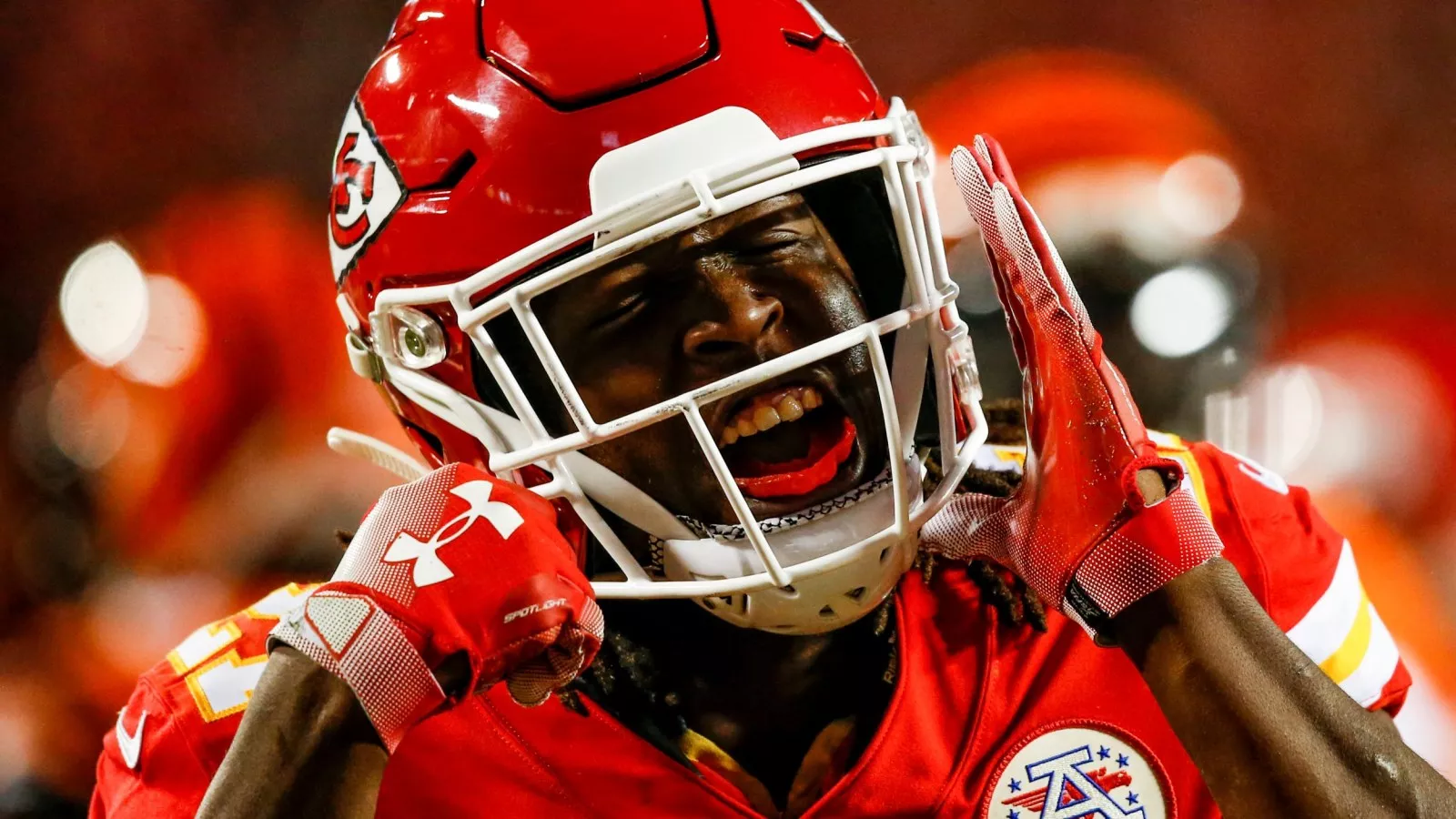 Los Chiefs activan a Kareem Hunt 6 años después de cortarlo