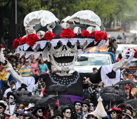 Mega Procesión de Catrinas en CDMX Mega Procesión de Catrinas en CDMX