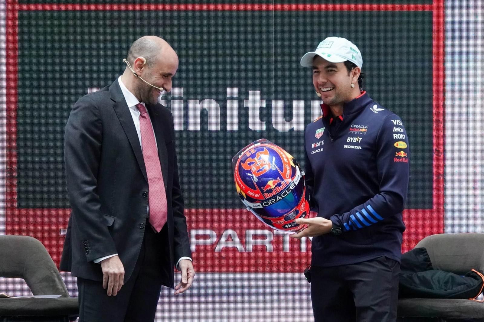 Checo Pérez y Red Bull rinden tributo a la lucha libre