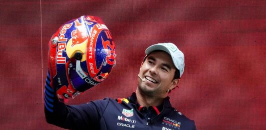 Checo Pérez y Red Bull rinden tributo a la lucha libre Checo Pérez y Red Bull rinden tributo a la lucha libre