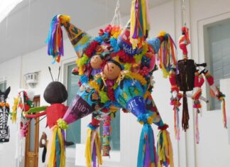 Exposición de piñatas en el Museo de Arte Popular Exposición de piñatas en el Museo de Arte Popular