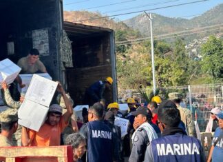 Indignan mensajes en despensa para Acapulco Indignan mensajes en despensa para Acapulco
