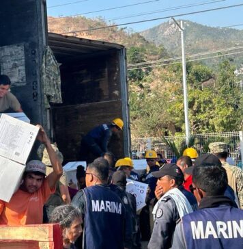 Indignan mensajes en despensa para Acapulco Indignan mensajes en despensa para Acapulco