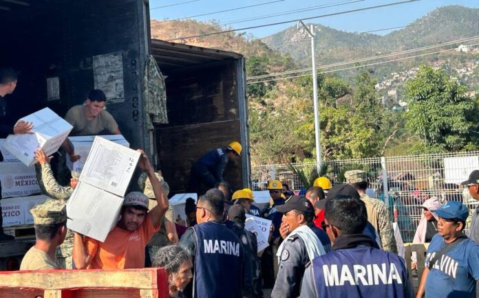 Indignan mensajes en despensa para Acapulco