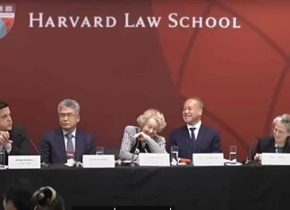 Reforma judicial desata risas en plenaria en Harvard Reforma judicial desata risas en plenaria en Harvard