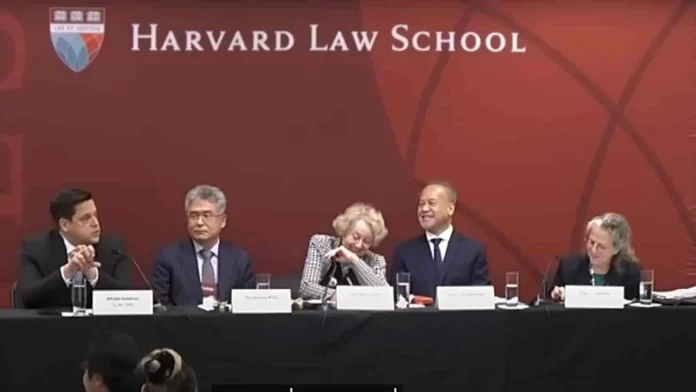 Reforma judicial desata risas en plenaria en Harvard