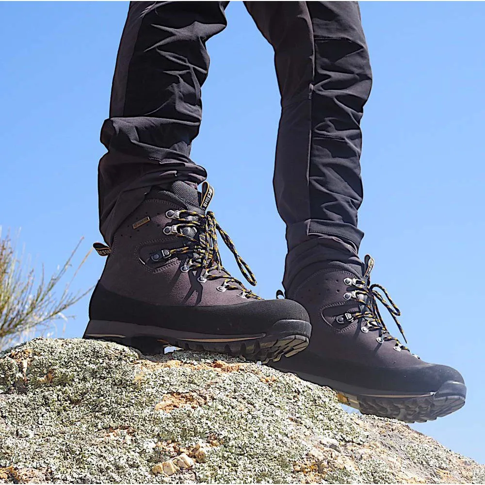 Botas de montaña y combat boots