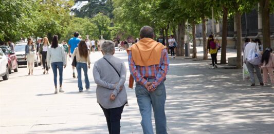 Una dietista explica el poder de una caminata de 5 minutos después de una gran comida beneficios de caminar despues de comer 2