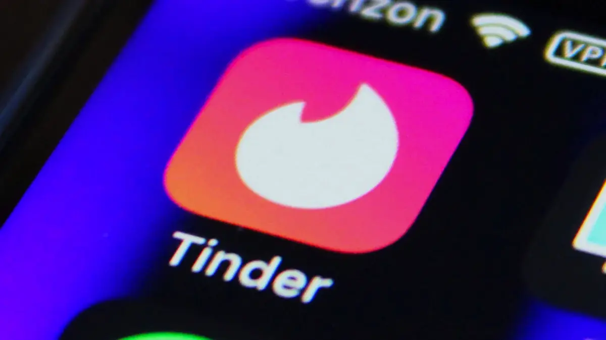 Los "estafadores de citas" son personas que crean perfiles falsos en plataformas como Bumble o Tinder