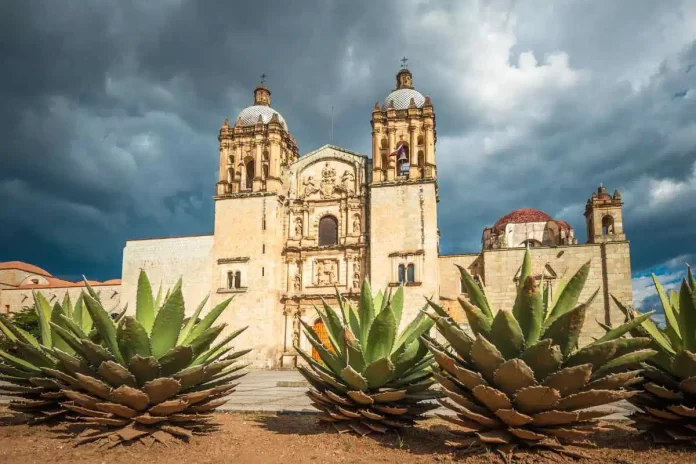 ¡Empaca tus maletas y prepárate para enamorarte de Oaxaca y de todo lo que este lugar único tiene para ofrecer!