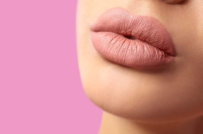 Colores de labiales en tendencia para invierno 2024