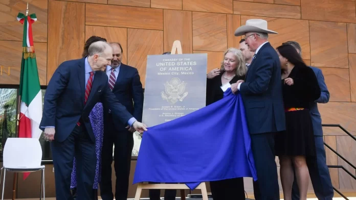 Ken Salazar da a conocer la nueva embajada de EU