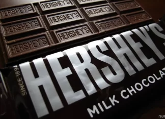 Mondelez hizo un acercamiento para adquirir Hershey, dicen fuentes Mondelez hizo un acercamiento para adquirir Hershey, dicen fuentes